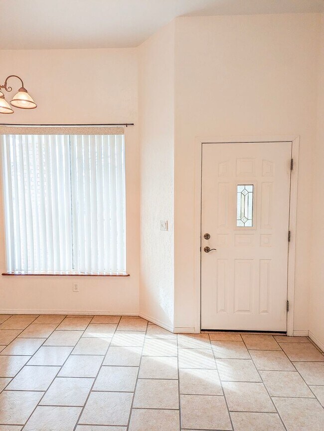 Foto del edificio - BEAUTIFUL PRESCOTT TOWN HOME AVAILABLE NOW!