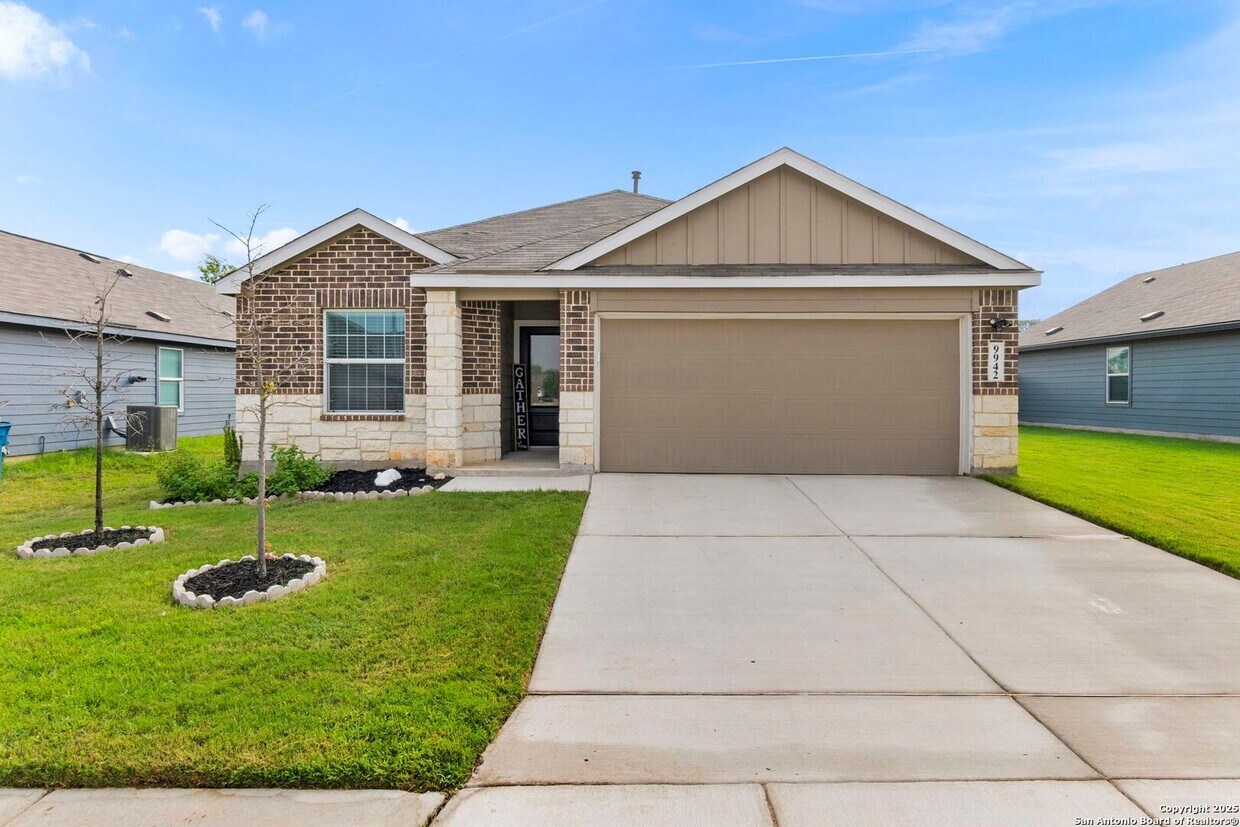 Primary Photo - BEAUTIFUL 4-BEDROOM, SINGLE-STORY HOME IN ...