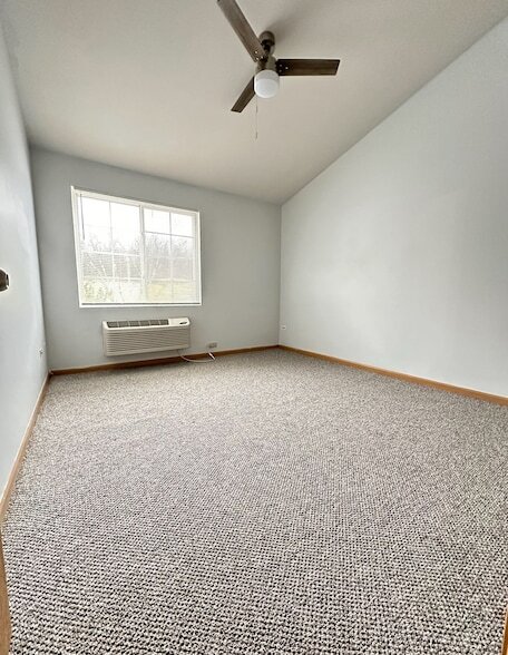 Foto del edificio - 2427 Silverstone Dr