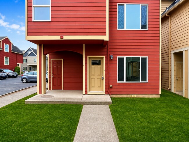 Foto del edificio - Bright End-Unit Townhouse with a Loft & Covered Patio