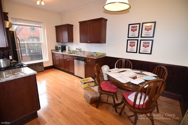 Building Photo - 1587 Beacon St