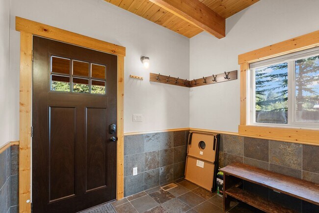 Foto del edificio - Luxury A-Frame Cabin in Columbia Falls — N...