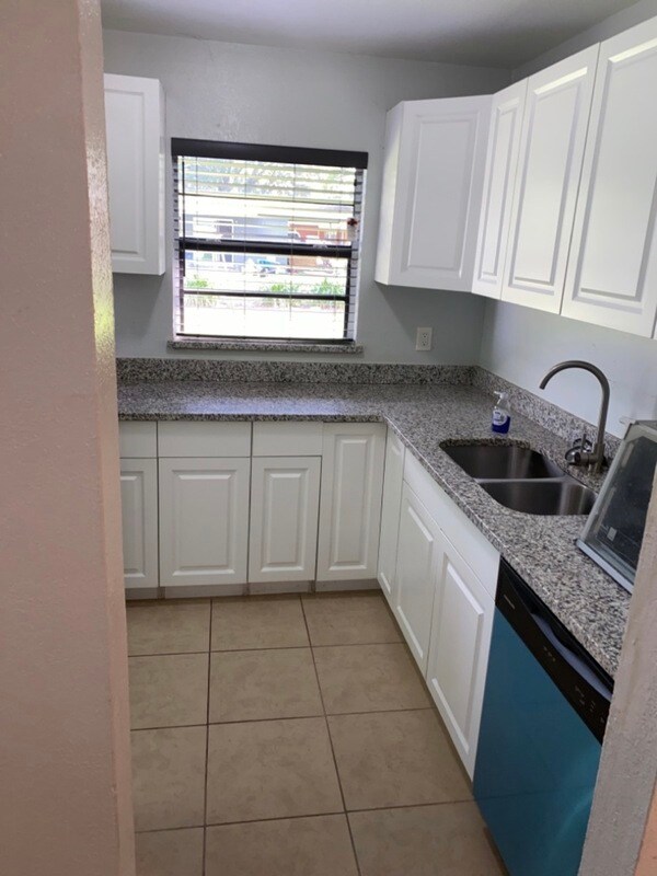 Building Photo - 1419 Zenith Pl