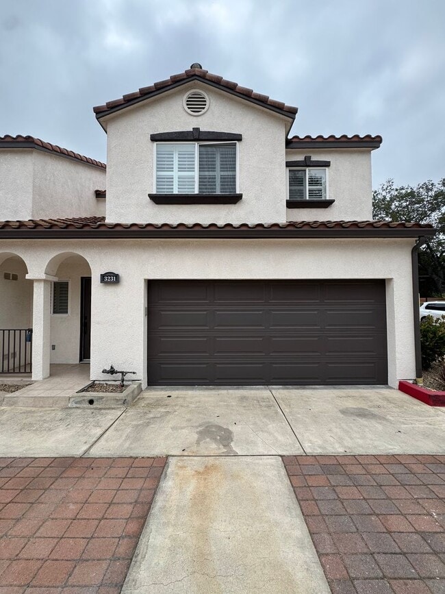 Building Photo - 3231 Royal Oaks Dr