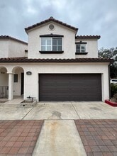 Building Photo - 3231 Royal Oaks Dr