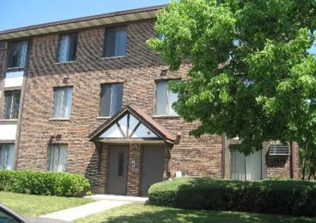 Building Photo - 13 Timber Ln