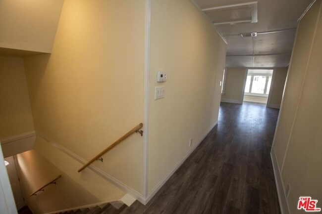 Building Photo - 1075 1/2 Leighton Ave