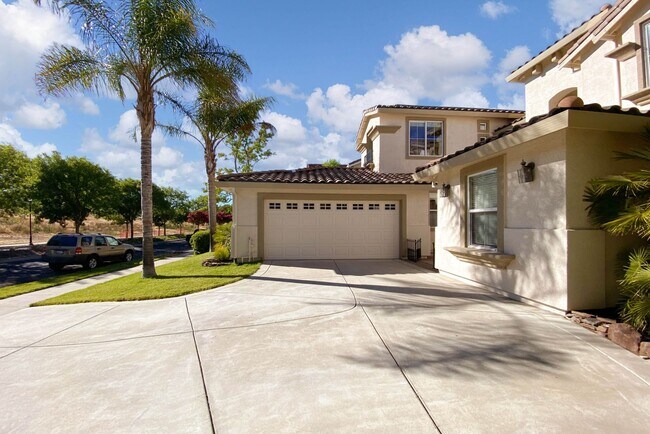 Building Photo - Immaculate & Rare Deer Ridge Executive 5-b...