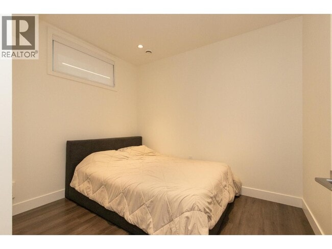 Building Photo - 7230 Kitchener St