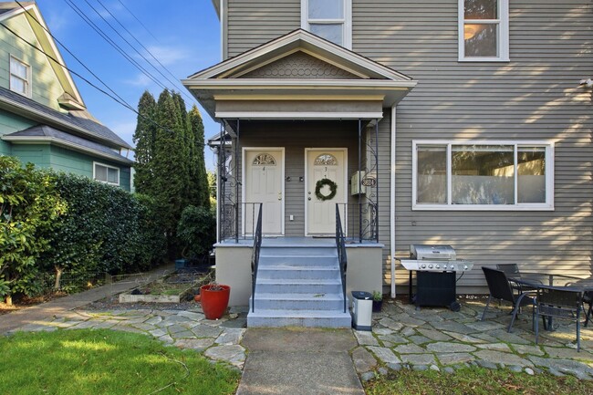 Building Photo - Charming Cottage Style Condo in Fremont!