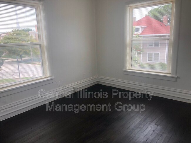 Foto del edificio - 403 E Monroe St