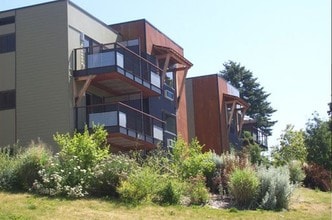 Building Photo - Verde Condos