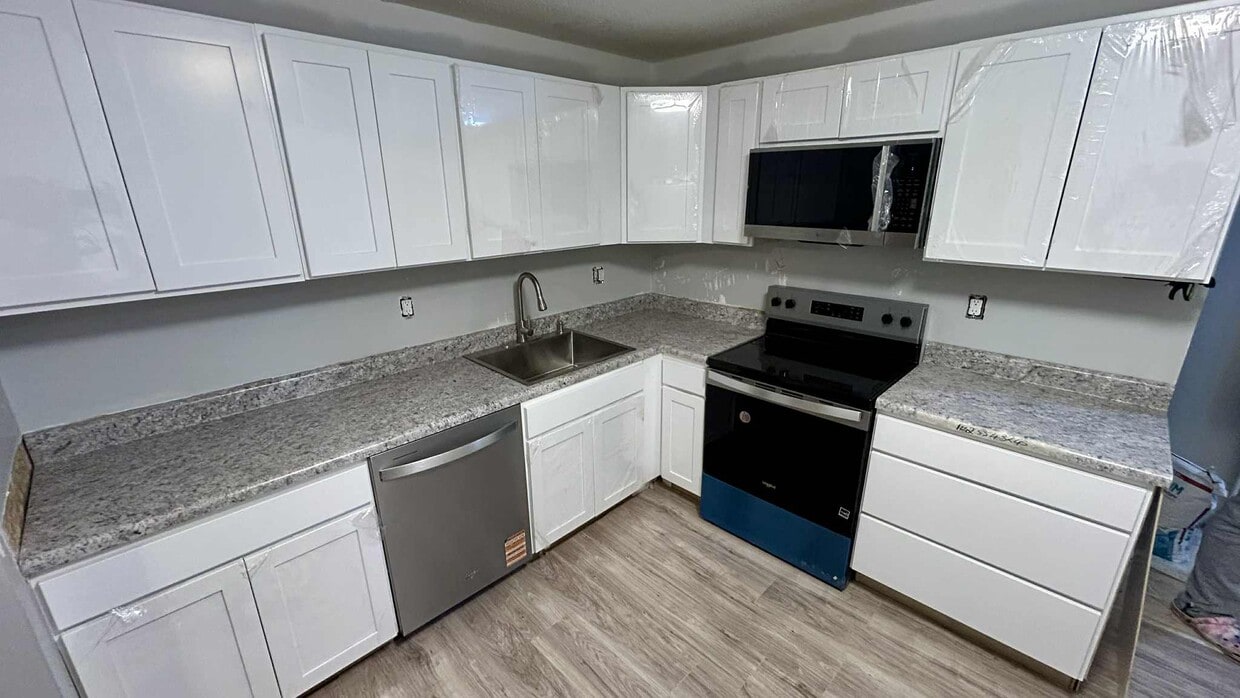 Brand new Kitchen and Appliances installed October 2025 - 85 Old Town Rd