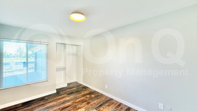 Foto del edificio - 726 W Grove Cir