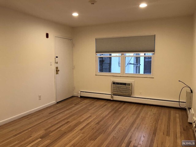 Foto del edificio - 1205 Anderson Ave