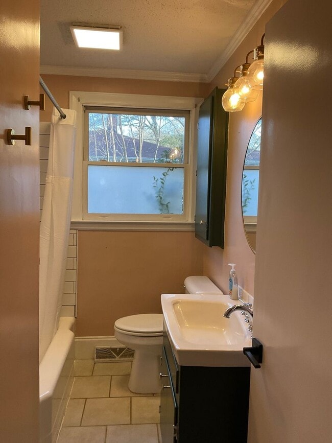 Building Photo - The Perfect 4 Bedroom!!!!