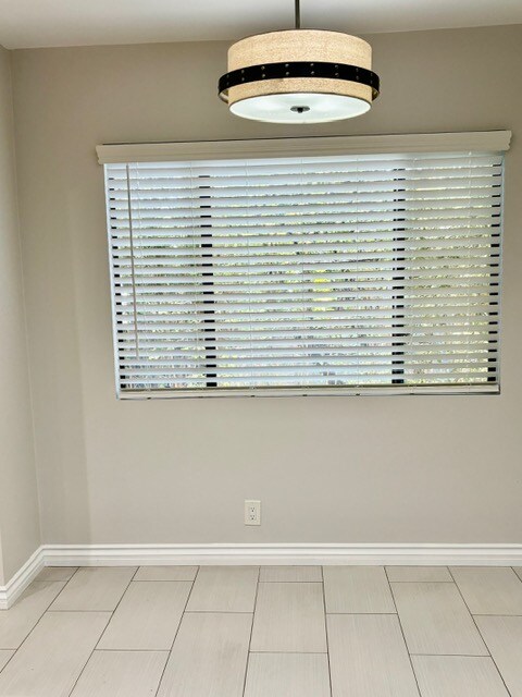 Foto del edificio - 2488 Beachwood Dr