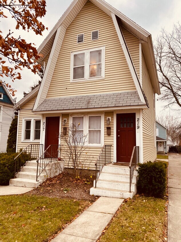 219 Carrier St NE Unit 219, Grand Rapids, MI 49505 Apartments in