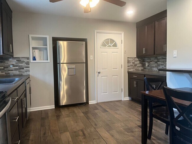 Building Photo - EXTREMELY WELL KEEP HOME SITTING ON 1/2 AC...