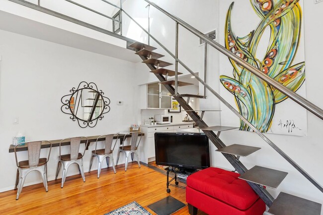 Foto del edificio - 1032 E Polk St