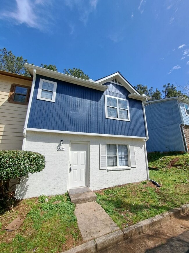 Building Photo - 2055 Lenoa Ln