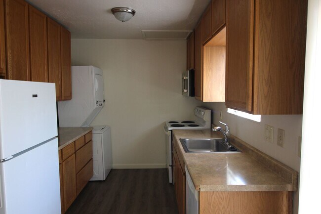 Foto del edificio - 2 Bedroom Townhome for Rent