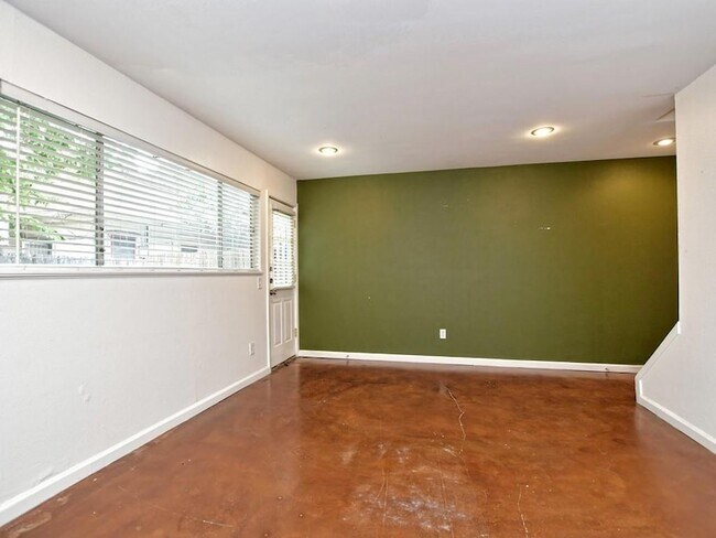 Foto del edificio - 604 Franklin Blvd