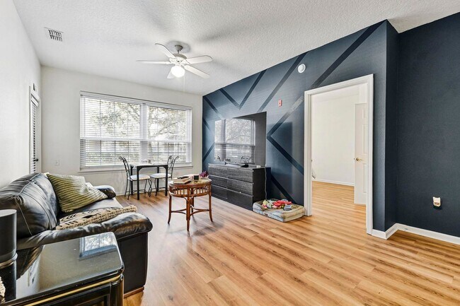 Building Photo - 2BD/2BA - The Overlook Condo