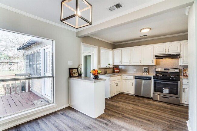 Foto del edificio - 1453 Lakeside Dr