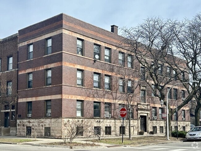 Building Photo - 1150 W Waveland Ave