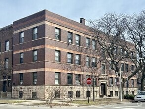 Building Photo - 1150 W Waveland Ave