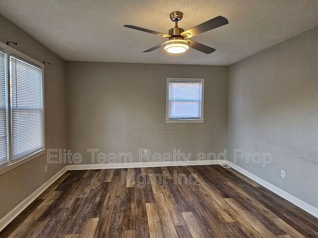 Building Photo - 123 Duckett Ct