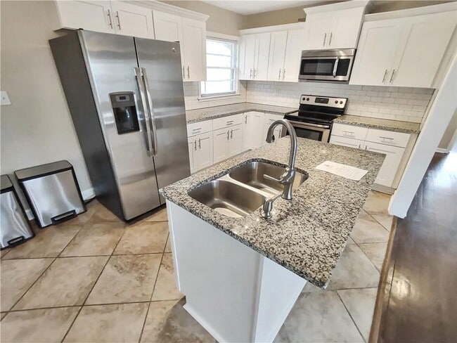 Building Photo - 3128 Beech Dr