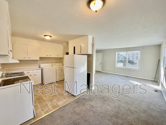Building Photo - 830 Pilot Ave
