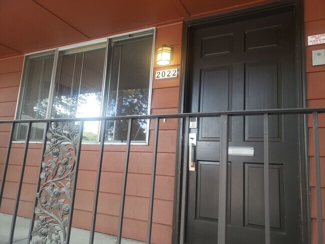 Building Photo - Mid Century Condo in Irvington W/S/T Included