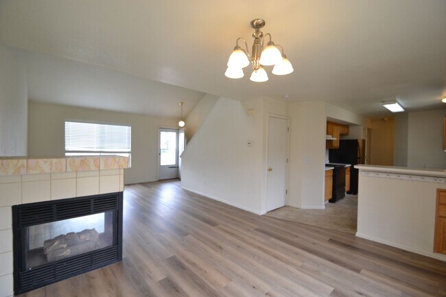 Building Photo - 4 Bedroom, 3.5 Bath House with a 3 Car Gar...