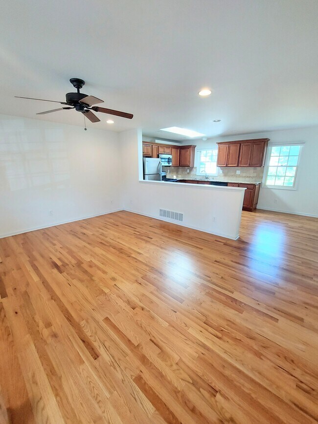 Building Photo - 5 Petrillo Ln