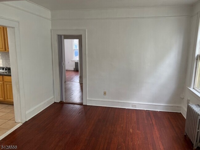 Building Photo - 139 Willowdale Ave