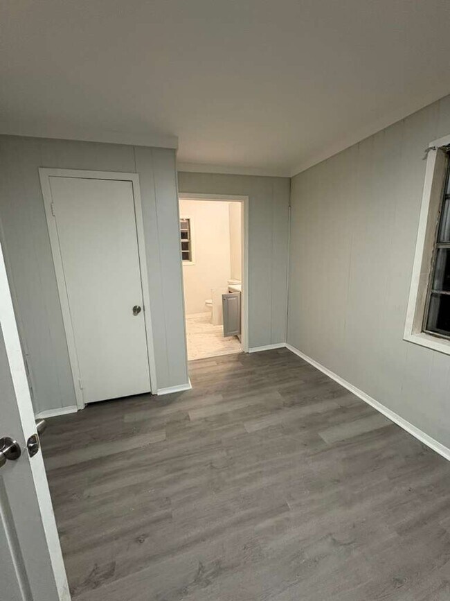 Building Photo - 309 3rd St