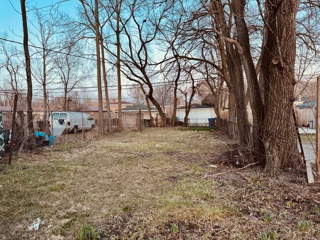 Building Photo - 9741 S Hoxie Ave