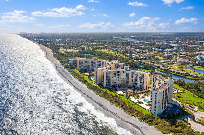 Foto del edificio - 300 Ocean Trail Way