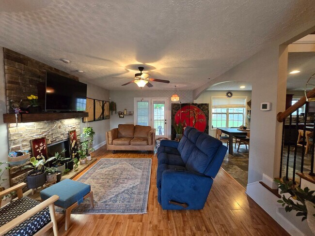 Foto del edificio - Your Dream Rental Just Hit the Market – An...
