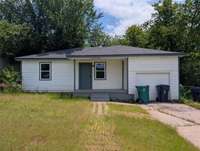 Building Photo - 908 NE 31st St
