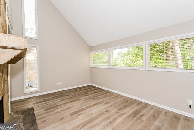Building Photo - 961 Woodmont Dr