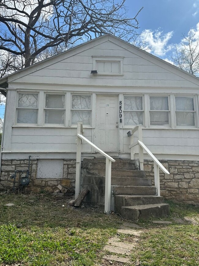 Building Photo - 8409 Park Ave