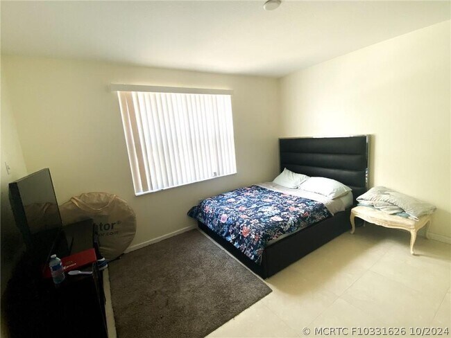 Building Photo - 4700 SW 160th Ave