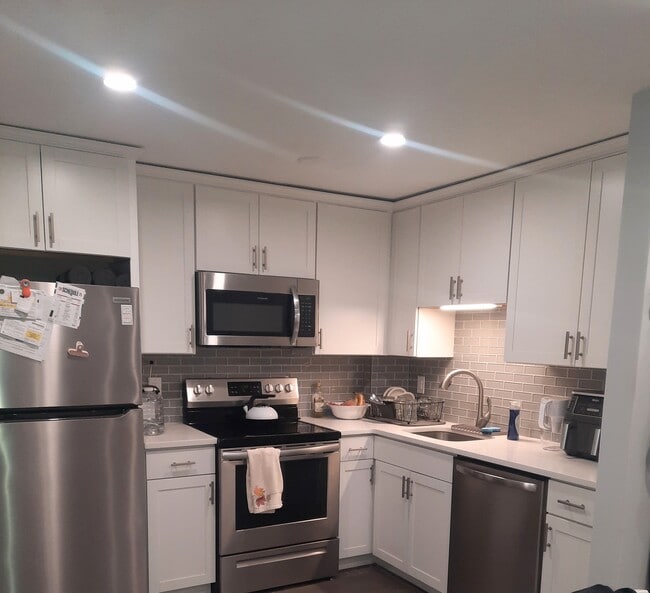 Building Photo - 30 Parish Pathe