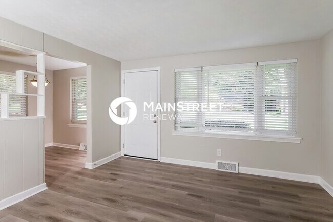 Building Photo - 3 Bedroom Pet-Friendly Home in LOUISVILLE, KY with Main Street Renewal
