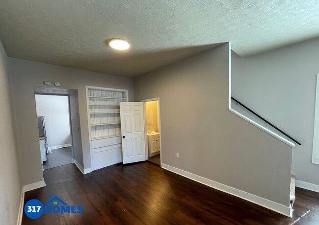Building Photo - Cozy and spacious Garfield Park 3BD/1.5BA ...
