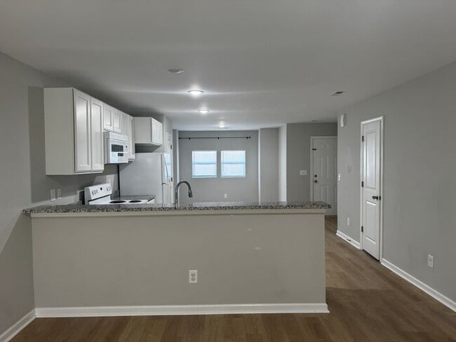 Building Photo - 2 bedroom 2.5 bath Townhouse in Hope Mills